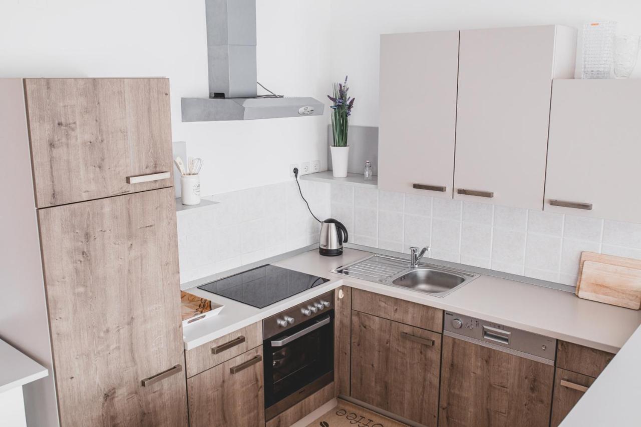 Helles 3 Schlafzimmer Apartment Zwischen Zagreb Zentrum & Natur Exterior foto